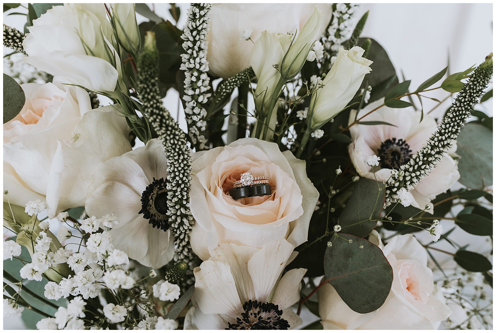 wedding bouquet with rings